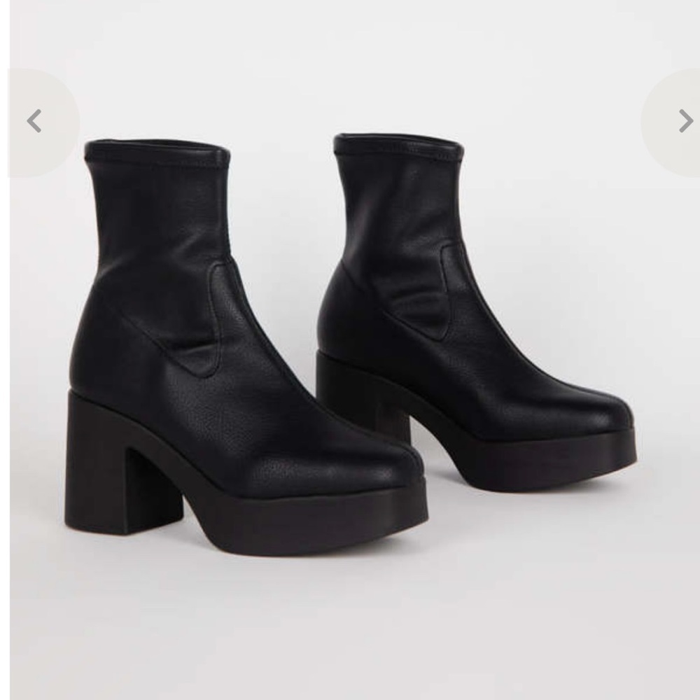 INTENTIONALLY BLANK Marlowe Platform Boots
